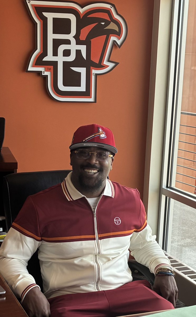 Dewayne Alexander (@official_coacha) on Twitter photo <a href="/yn_TroySmith/">Troy Smith</a> <a href="/HeismanTrophy/">The Heisman Trophy</a> was in the <a href="/BG_Football/">BGSU Football</a> facility today checking out the momentum and energy <a href="/EddieGeorge2727/">Eddie George</a> has going on in Bowling Green, Ohio! Enjoyed showing you around! #GUTS #AyZiggy <a href="/yn_TroySmith/">Troy Smith</a> <a href="/HeismanTrophy/">The Heisman Trophy</a> was in the <a href="/BG_Football/">BGSU Football</a> facility today checking out the momentum and energy <a href="/EddieGeorge2727/">Eddie George</a> has going on in Bowling Green, Ohio! Enjoyed showing you around! #GUTS #AyZiggy