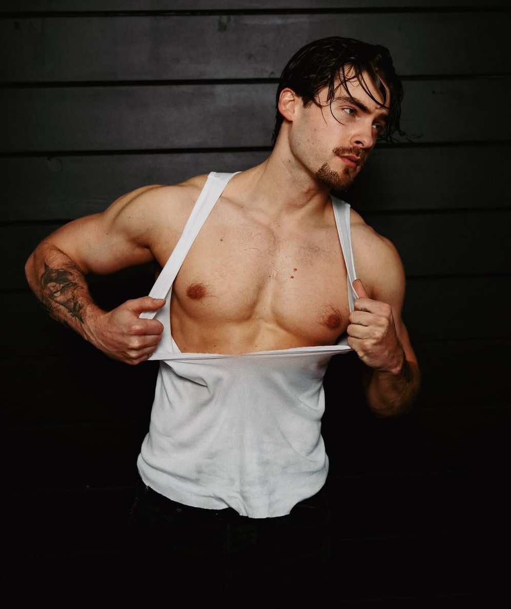 MENin4K's tweet photo. "Six weeks of hard work to get here"

Cody Christian shares his body transformation in a new post https://t.co/GsHofXlR4t