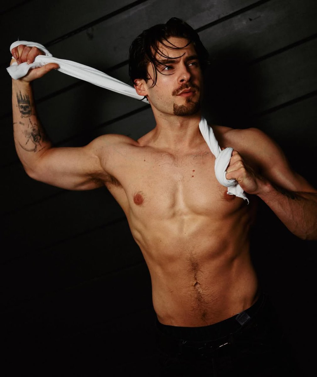 MENin4K's tweet photo. "Six weeks of hard work to get here"

Cody Christian shares his body transformation in a new post https://t.co/GsHofXlR4t