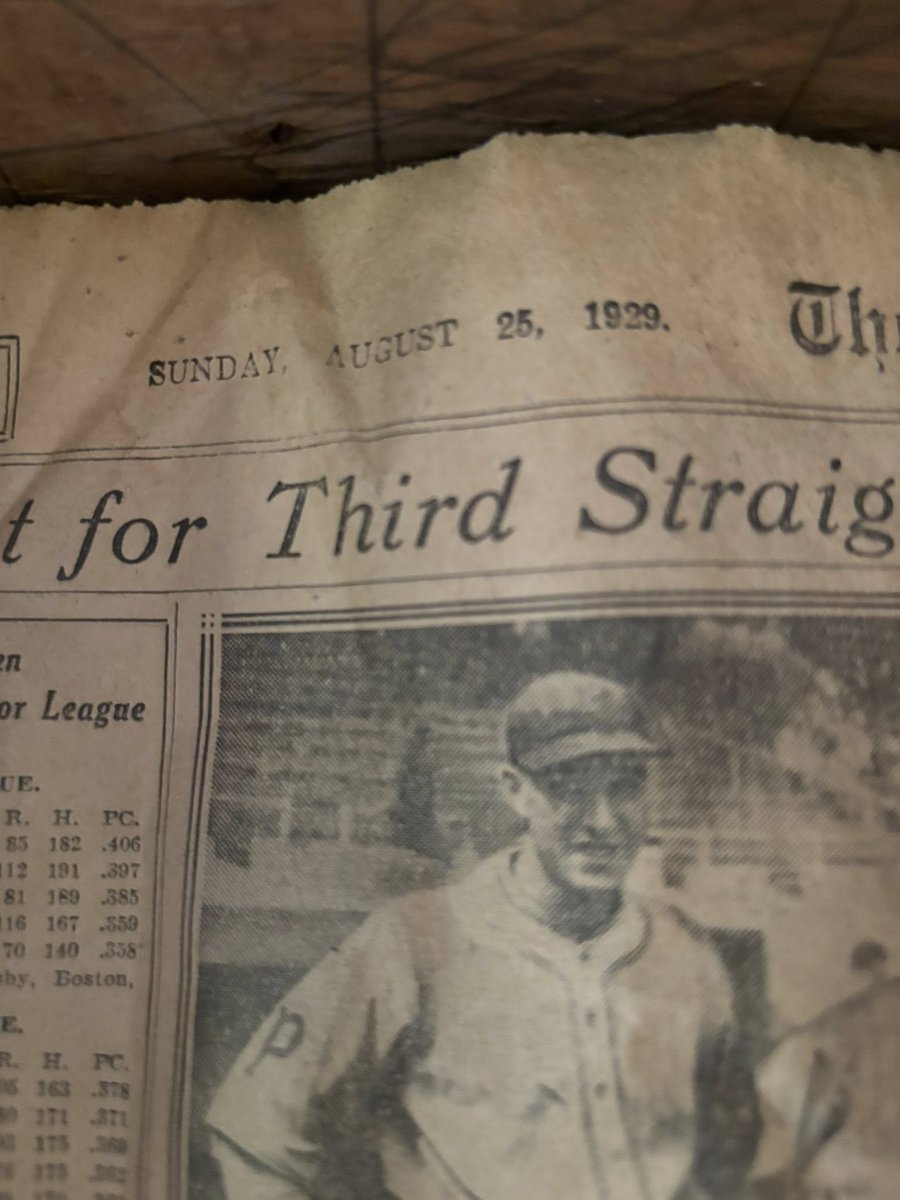 fakehistoryhunt's tweet image. I love indoor archaeology, especially if it reveals traces of a common past.
Like these 1920s newspapers used as insulation.
Newspapers insulate very well, people used them between blankets and even under clothes during cold winters.
facebook.com/groups/1706748…