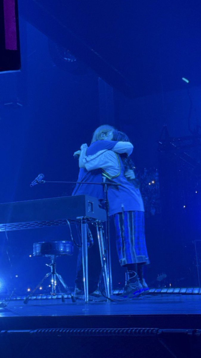billieeilishtrs's tweet image. #HARDANDSOFTManchester3: Billie and Finneas on stage at @TheCoopLive tonight in Manchester, UK! 🥹