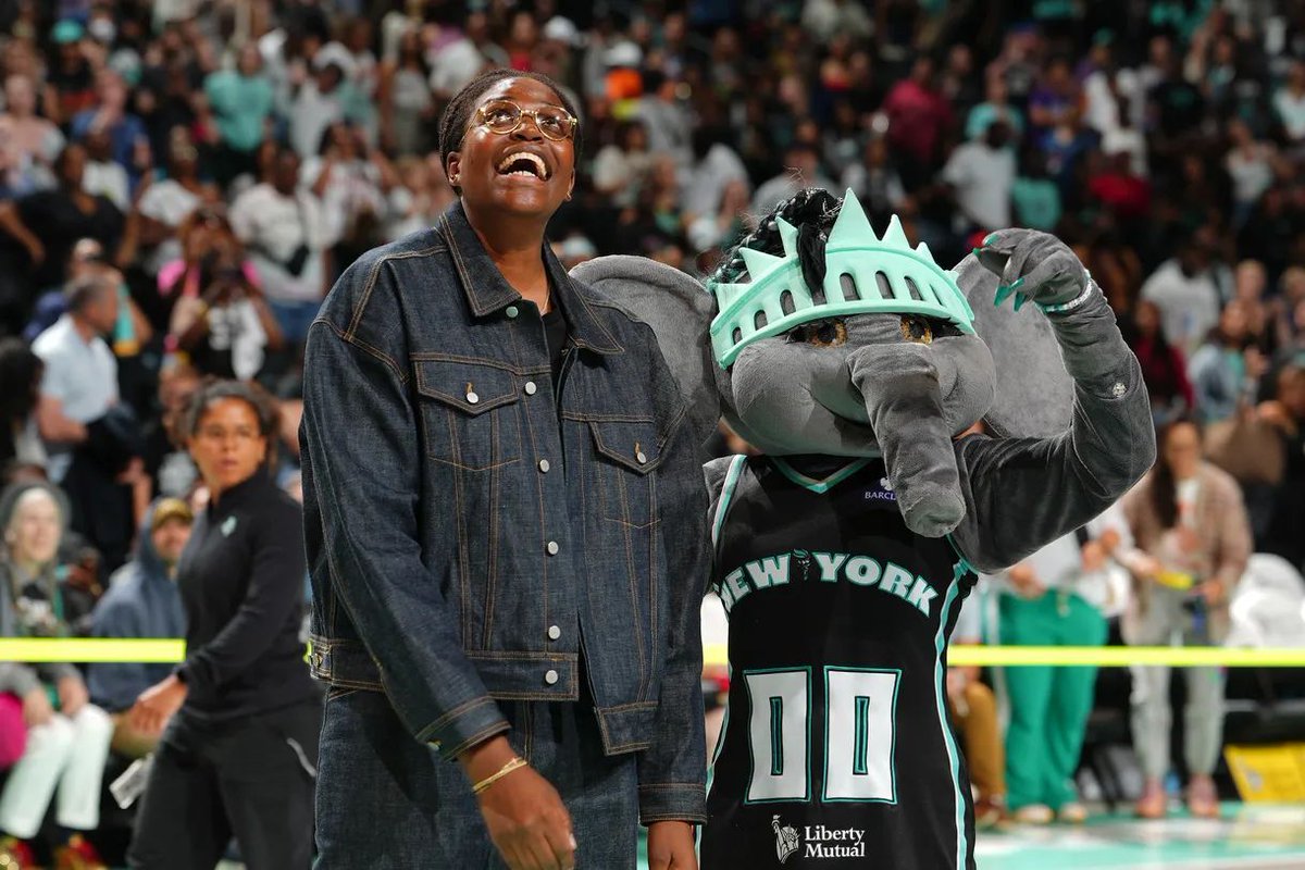 SwishAppeal's tweet image. Yes, Emma is coming to New York. But, don't underestimate Jonquel and the impact her return will have on the Liberty.
She remains the reason why the defending champs are so dangerous.
More on why JJ is the key to the Liberty's dominance: sbnation.com/e/24235114
#WNBA