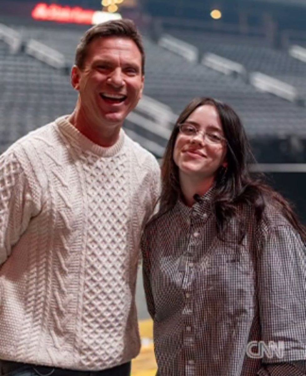 billieeilishtrs's tweet image. Billie photographed with @BillWeirCNN for her interview with @CNN last November in Atlanta, Georgia! ⭐️