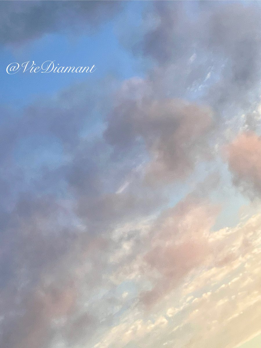 おはようございます

夏至を過ぎ
明るくなるのが遅くなってきた
美しい朝の空  雲のグラデーション𓂃

いつもありがとうございます
心弾む一日になりますように 𓂃
　　　　✴︎·̩͙⋆.*･

✴︎*今空 空 今の空 いまそら 朝の空 𓂃
  晴れ 晴天 空と心は繋がっています🕊

#Dia #dearsky #イマソラ