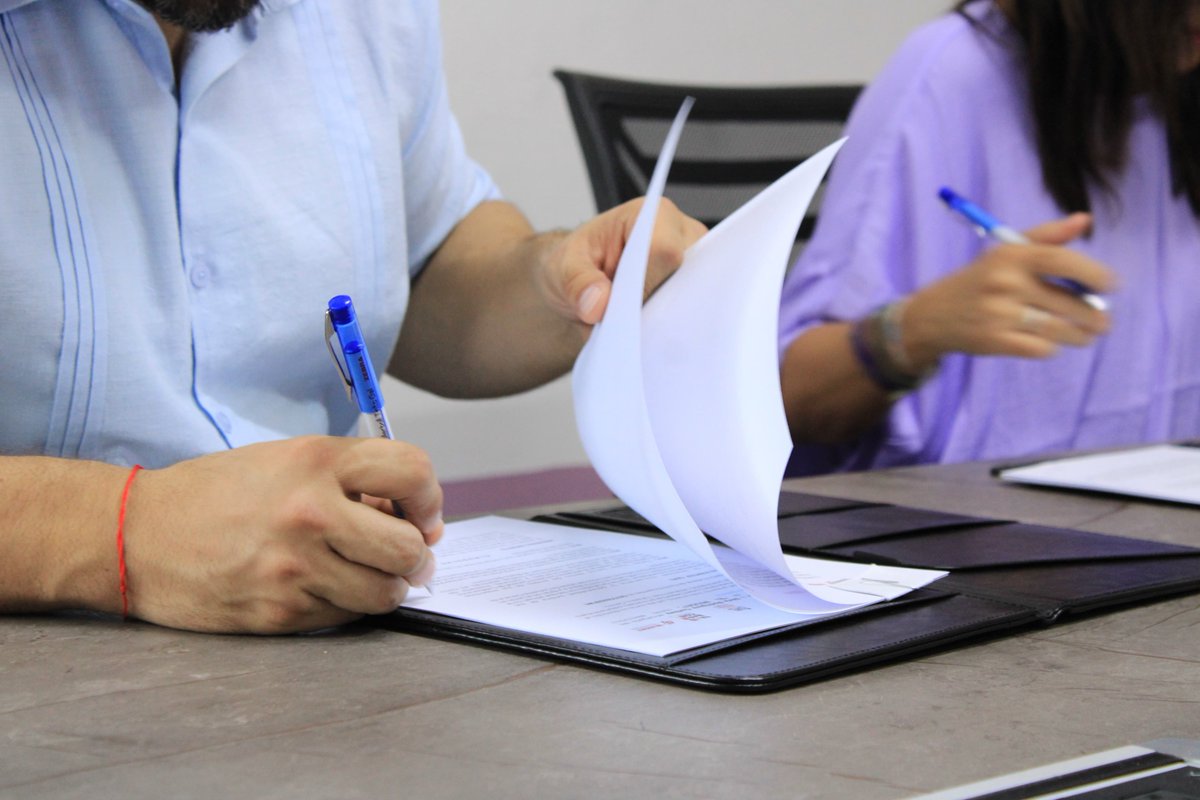 📄✅💜Este martes nuestro Director <a href="/gabrielisaacrp/">Gabriel Isaac Ruiz 🖋</a> y la Directora del <a href="/IEMTabasco/">IEM Tabasco</a>, Claudia Magaña Lugo firmaron convenio de colaboración para alinear las estrategias institucionales para el fortalecimiento de los derechos de las mujeres en el deporte y en la juventud.