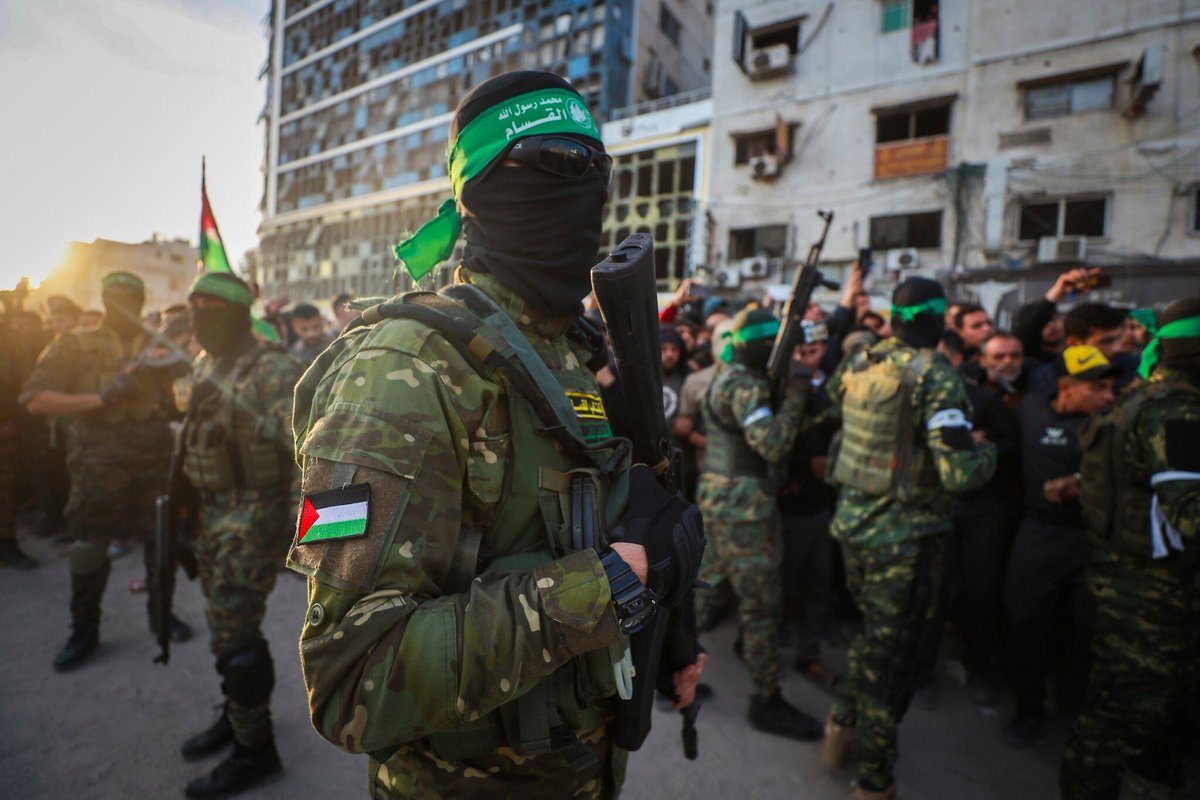 illestfalasteen's tweet image. Al-Qassam Brigades:
-We targeted a Zionist personnel carrier with an Al-Yasin 105 missile in the Jaafrawi area southeast of Deir al-Balah in the central Gaza Strip.
-We shelled an enemy command and control site southwest of Rafah city with the short-range "Rajum" rocket system.