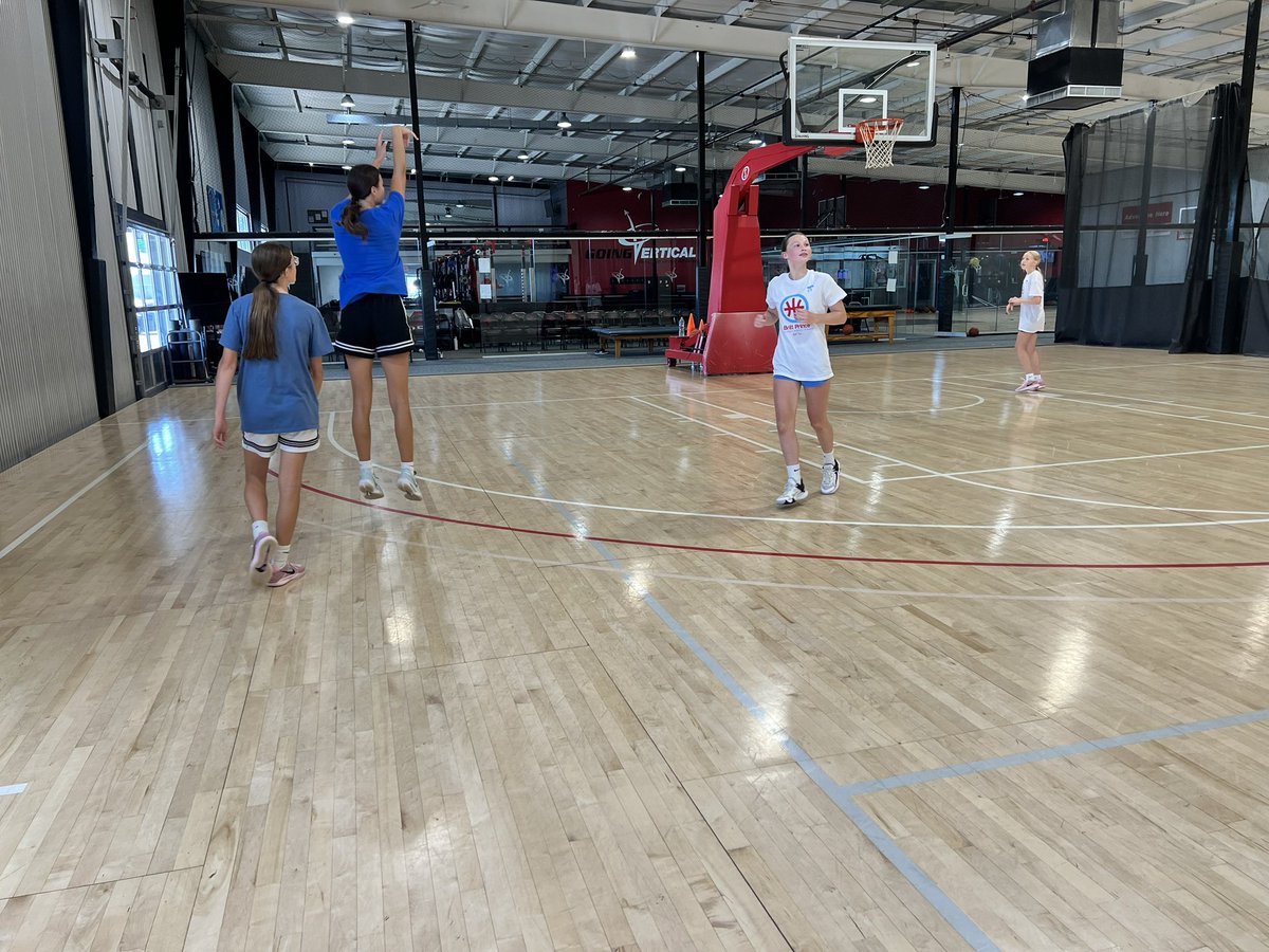 CoachBarnes1's tweet image. This is way bigger than basketball. The way the older players jump into drills, take pics, dap up the younger kids, and give them something to remember… that’s real leadership. It’s bigger than the buckets. It’s about impact. We’re blessed to have a program full of dogs who love…
