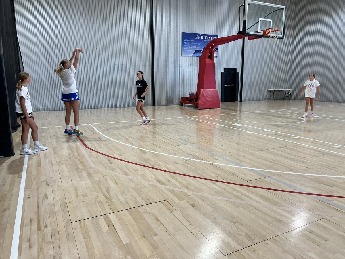 CoachBarnes1's tweet image. This is way bigger than basketball. The way the older players jump into drills, take pics, dap up the younger kids, and give them something to remember… that’s real leadership. It’s bigger than the buckets. It’s about impact. We’re blessed to have a program full of dogs who love…