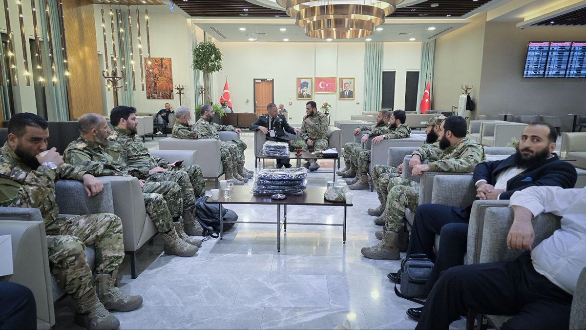 AlekhbariahSY's tweet image. وزارة الدفاع: وفد من الوزارة يشارك بمعرض "IDEF 2025" للصناعات الدفاعية المقام في تركيا بمشاركة 120دولة وأكثر من 400 شركة صناعات دفاعية من 44 دولة مختلفة
#الإخبارية_السورية