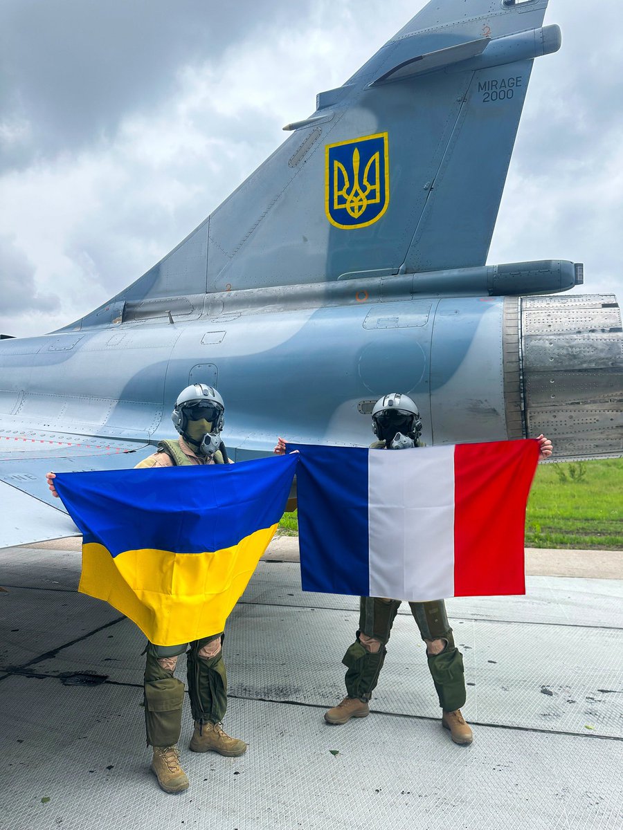 MenchOsint's tweet image. 🇺🇦|🇫🇷 A French Mirage 2000 fighter of the Ukrainian Air Force 'crashed' in the Volyn region. This is the first recorded loss of this type of aircraft in the Armed Forces of Ukraine.
According to the Ukrainian Air Force, the cause was a failure of the aviation equipment, which…