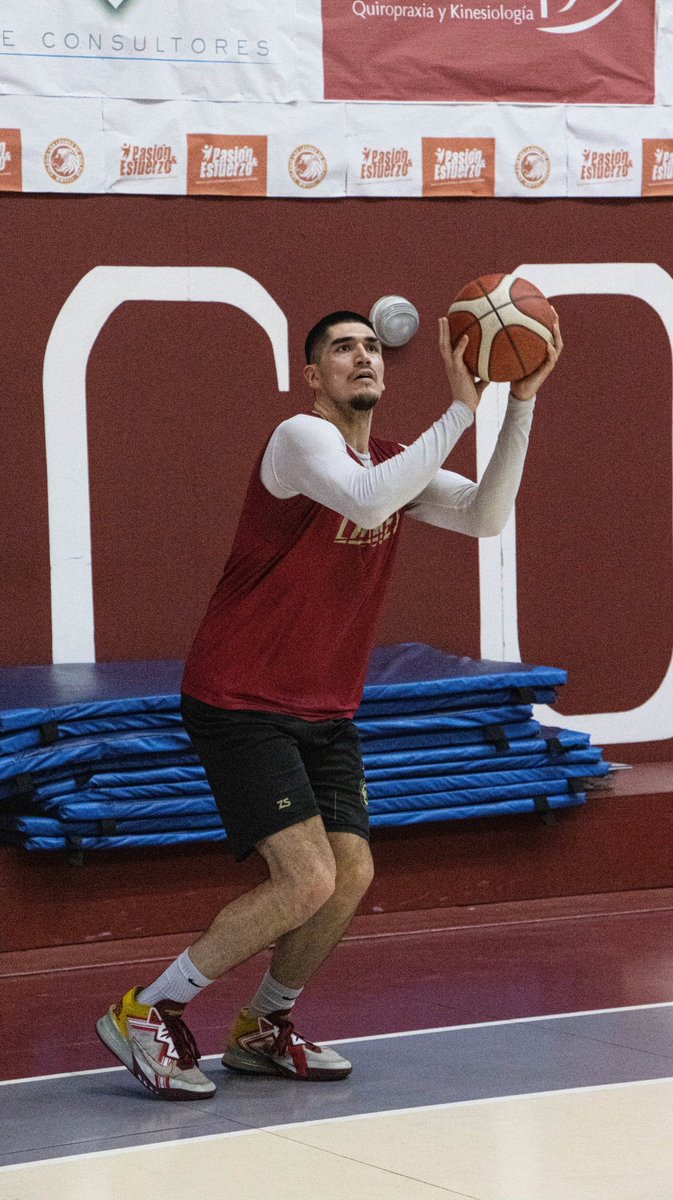 CDCLosLeones's tweet image. 🦁🔥 Continuamos con la 🏀 pretemporada en el Cubil Felino...
#VamosLeones #Basquet #Quilpué