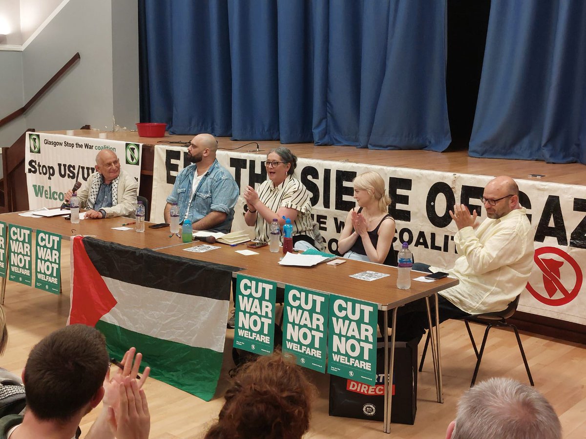 stwscotland's tweet image. A full house in Glasgow tonight with Holocaust survivor Stephen Kapos, veteran of the SA Apartheid movement @andrewfeinstein
And STW speakers @Jonathon_Shafi @SophieJayJoe
We said
Defend the Right to Protest
Welfare Not Warfare
Free Palestine 🇵🇸!