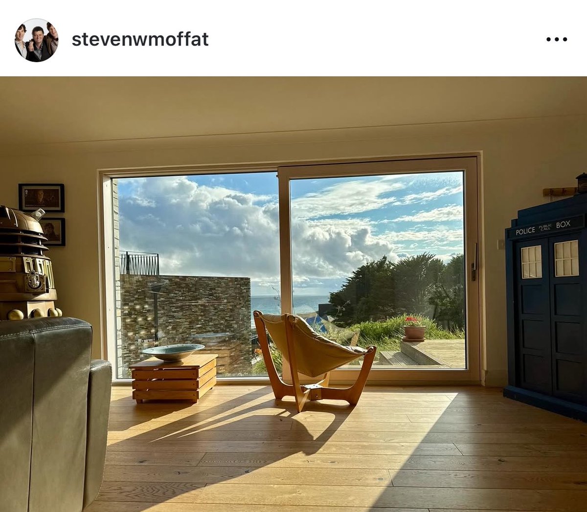 DiscipleOfBrad's tweet image. “Oh look at me, I’m Steve Moffat. I get to work in an office with a Tardis and a Dalek. I wrote some of the best episodes of Doctor Who ever”
Blah blah blah
