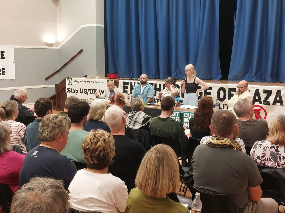stwscotland's tweet image. A full house in Glasgow tonight with Holocaust survivor Stephen Kapos, veteran of the SA Apartheid movement @andrewfeinstein
And STW speakers @Jonathon_Shafi @SophieJayJoe
We said
Defend the Right to Protest
Welfare Not Warfare
Free Palestine 🇵🇸!