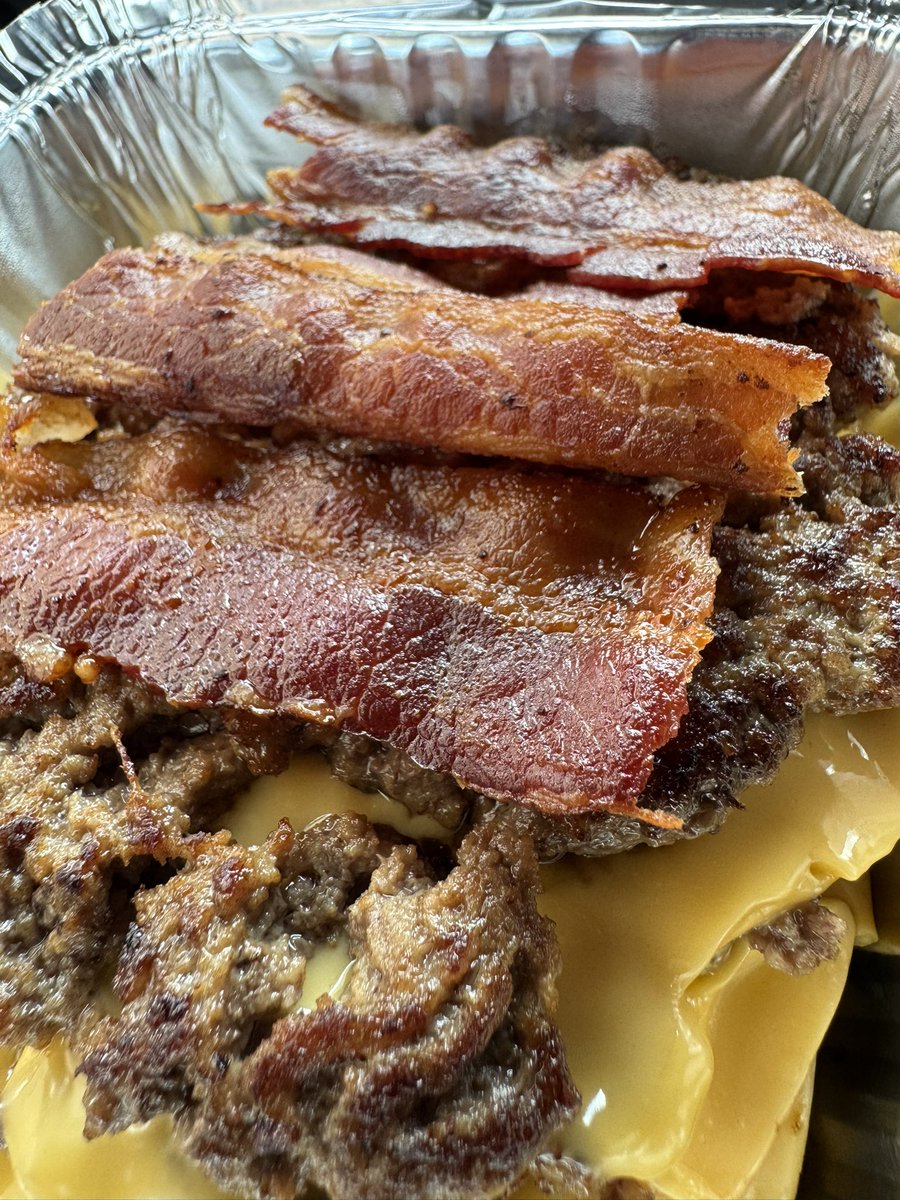 EmanBotl's tweet image. A thing better than Five Guys?