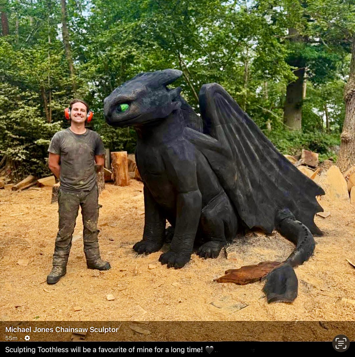 wrwassociation's tweet image. Very nice turned piece, huge chainsaw’n sawn toothless the dragon upscaled accurately then the excellent carved hat, lasso & boots from the front and back