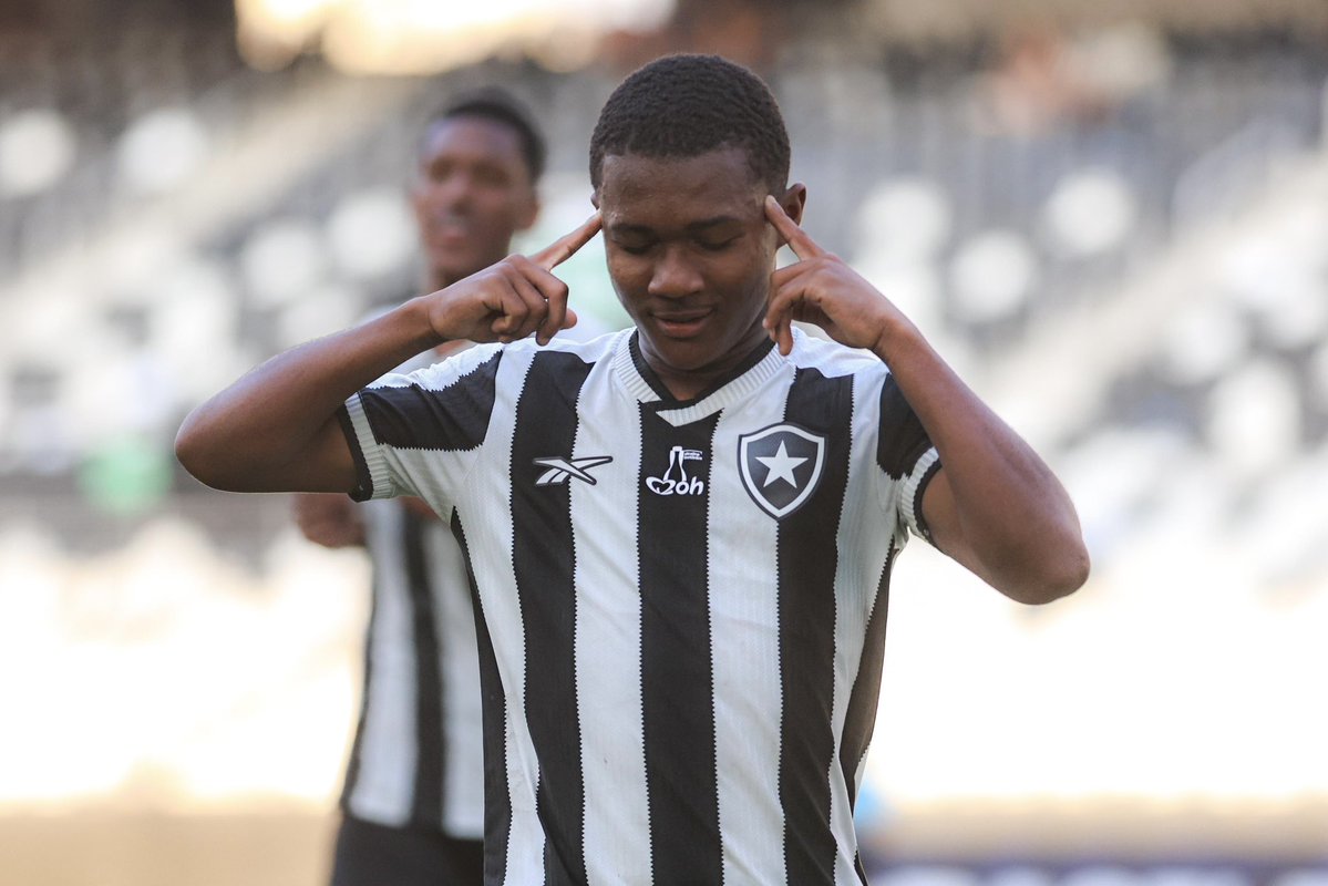 base_botafogo's tweet image. 👉🧠👈

📸 Arthur Barreto / BFR