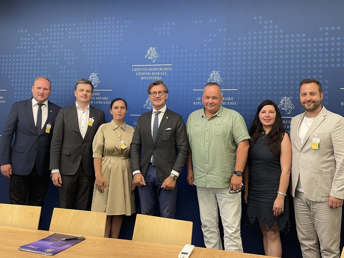 varvuolis's tweet image. Getting ready for a new mission also implies a great deal of meetings in your own capital, before departure. These conversations with professionals & true leaders of their respective activities also help to grasp the impressive breadth & potential of bilat relations between 🇱🇹&🇺🇸