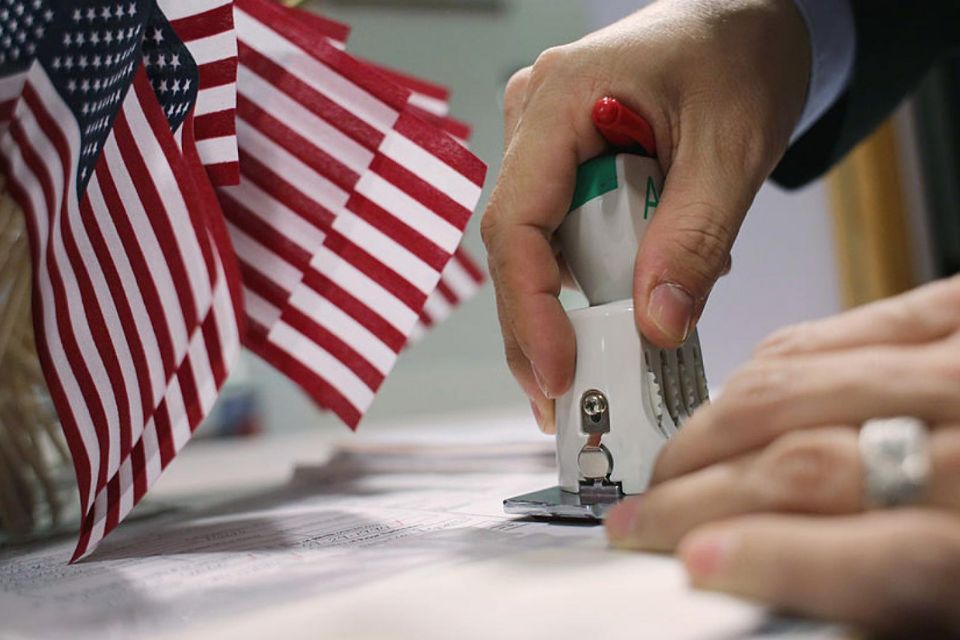 DiarioTalCual's tweet image. Estados Unidos publica nuevas tarifas migratorias para trámites de asilo, trabajo y TPS #TalCual #ClaroyRaspao
Web: talcualdigital.com/estados-unidos…
