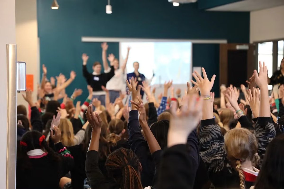 UTexasResearch's tweet image. 🎭 What if learning meant stepping into the lesson?
@uttad's Katie Dawson created Drama for Schools to help students explore ideas through storytelling, movement & role play — turning classrooms into creative spaces.
A recent Planet Texas 2050 project brought the work to the…