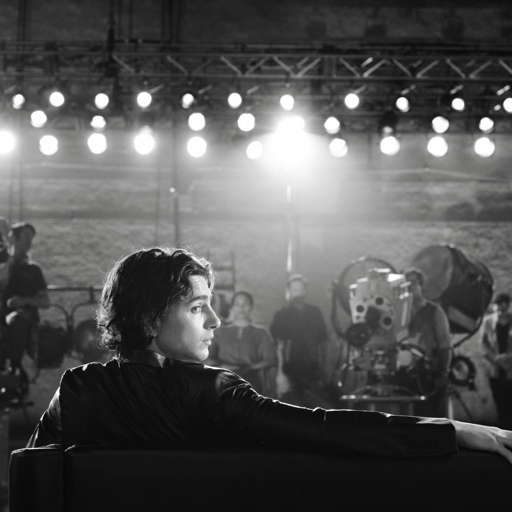 sparklejar_'s tweet image. Timothée getting ‘Wonka’ Dp Chung-hoon Chung to shoot the Chanel ad and ‘Bones and All’ Dp Arseni Khachaturan to shoot the Cash App ad 🎬🫶