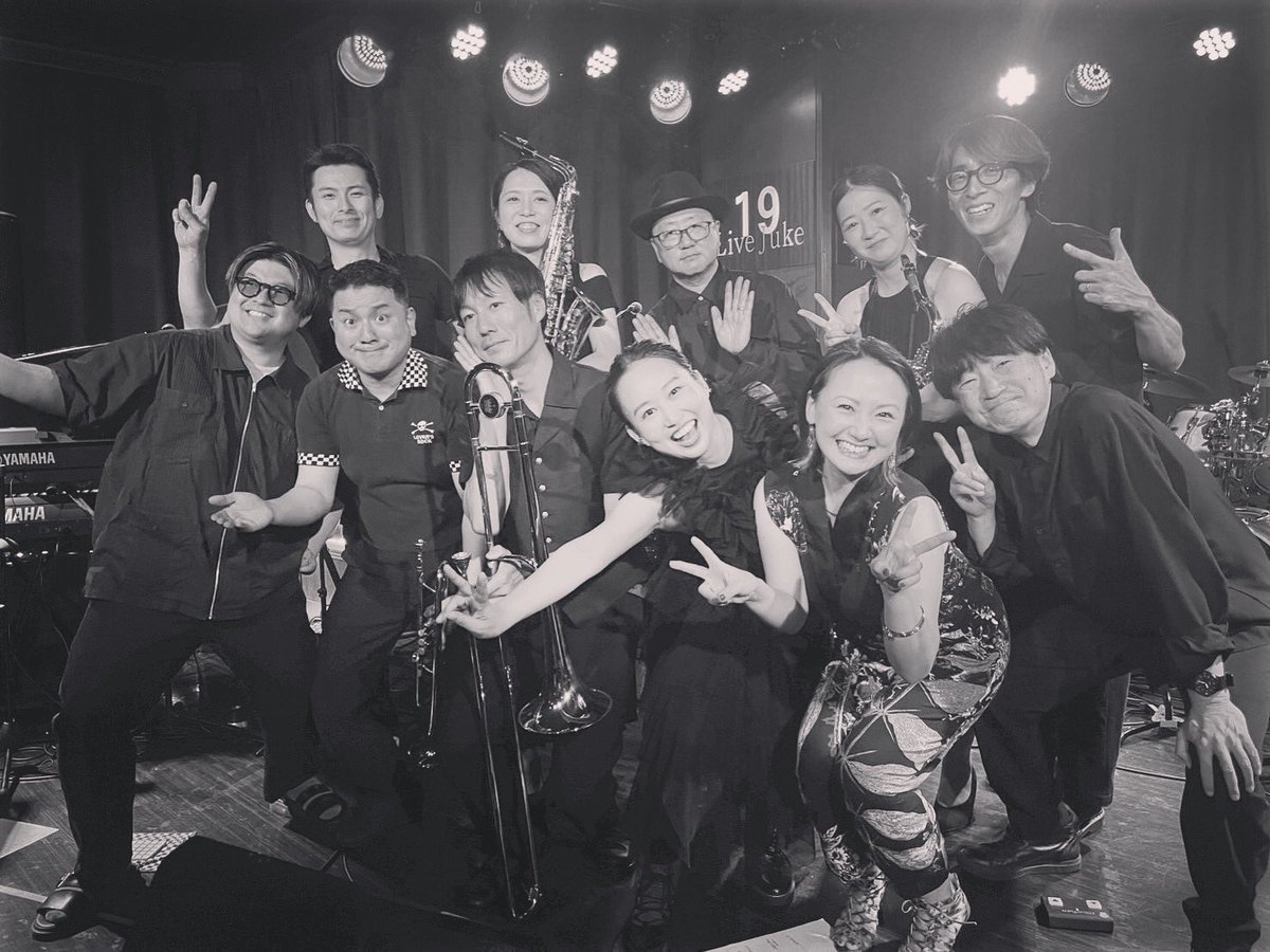 M_Durian_T's tweet image. スカざんまい
ありがとうございました
今僕にできること全て...
全てをこのステージにおいてきました
人と人とのつながり
そして感謝の気持ちを
音楽で伝え分かち合うことができたかと思います
そして次の曲が始まるのです