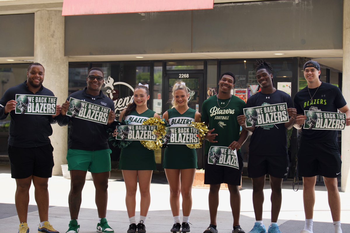 UAB_Athletics's tweet image. Birmingham looks good in 𝐆𝐫𝐞𝐞𝐧 & 𝐆𝐨𝐥𝐝.
#WinAsOne | Decal Drive 2025 🐉