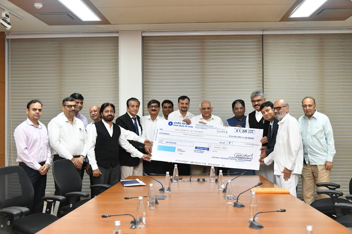 GujaratHeadline News (@gujaratheadline) on Twitter photo #Gujarat CM Gave Rs 5 Crores Cheque For Lawyer’s Welfare fund gujaratheadline.com/gujarat-cm-gav… #Ahmedabad <a href="/CMOGuj/">CMO Gujarat</a> <a href="/Bhupendrapbjp/">Bhupendra Patel</a> <a href="/barcouncilindia/">Bar Council of India</a> #Gujarat CM Gave Rs 5 Crores Cheque For Lawyer’s Welfare fund gujaratheadline.com/gujarat-cm-gav… #Ahmedabad <a href="/CMOGuj/">CMO Gujarat</a> <a href="/Bhupendrapbjp/">Bhupendra Patel</a> <a href="/barcouncilindia/">Bar Council of India</a>