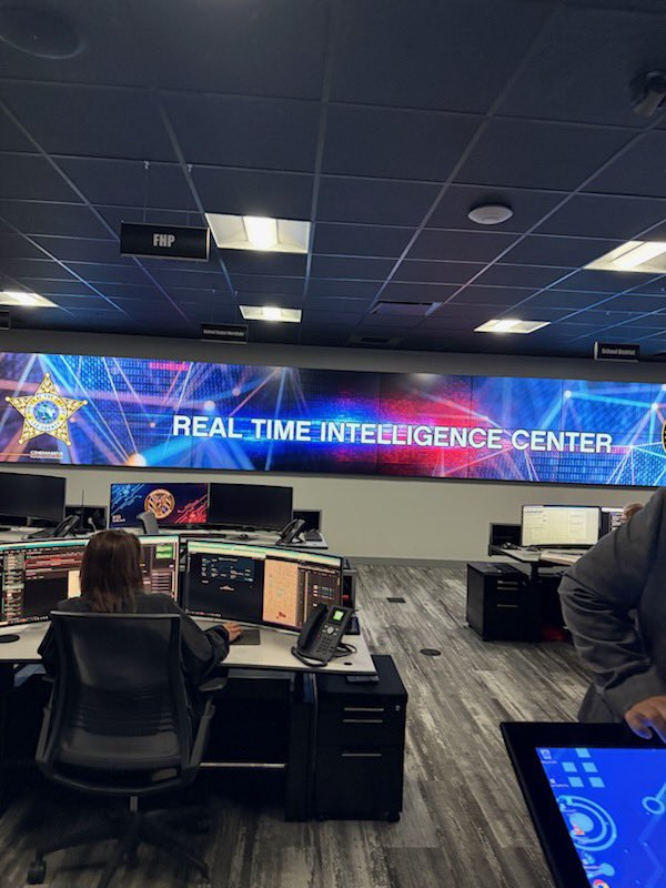 LeeSchools's tweet image. Nothing is more important than the safety of our students and staff.
Thanks to the Lee County Sheriff’s Office for hosting our East Zone principals in the Real Time Intelligence Center and demonstrating the tools of the
School Threat Enforcement Team.
#LoveLeeSchools