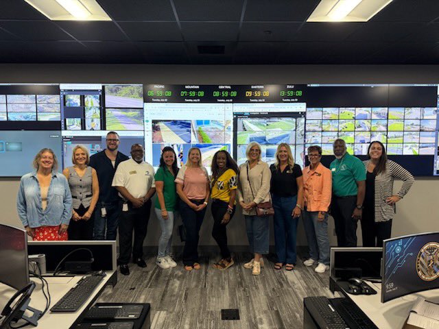 LeeSchools's tweet image. Nothing is more important than the safety of our students and staff.
Thanks to the Lee County Sheriff’s Office for hosting our East Zone principals in the Real Time Intelligence Center and demonstrating the tools of the
School Threat Enforcement Team.
#LoveLeeSchools