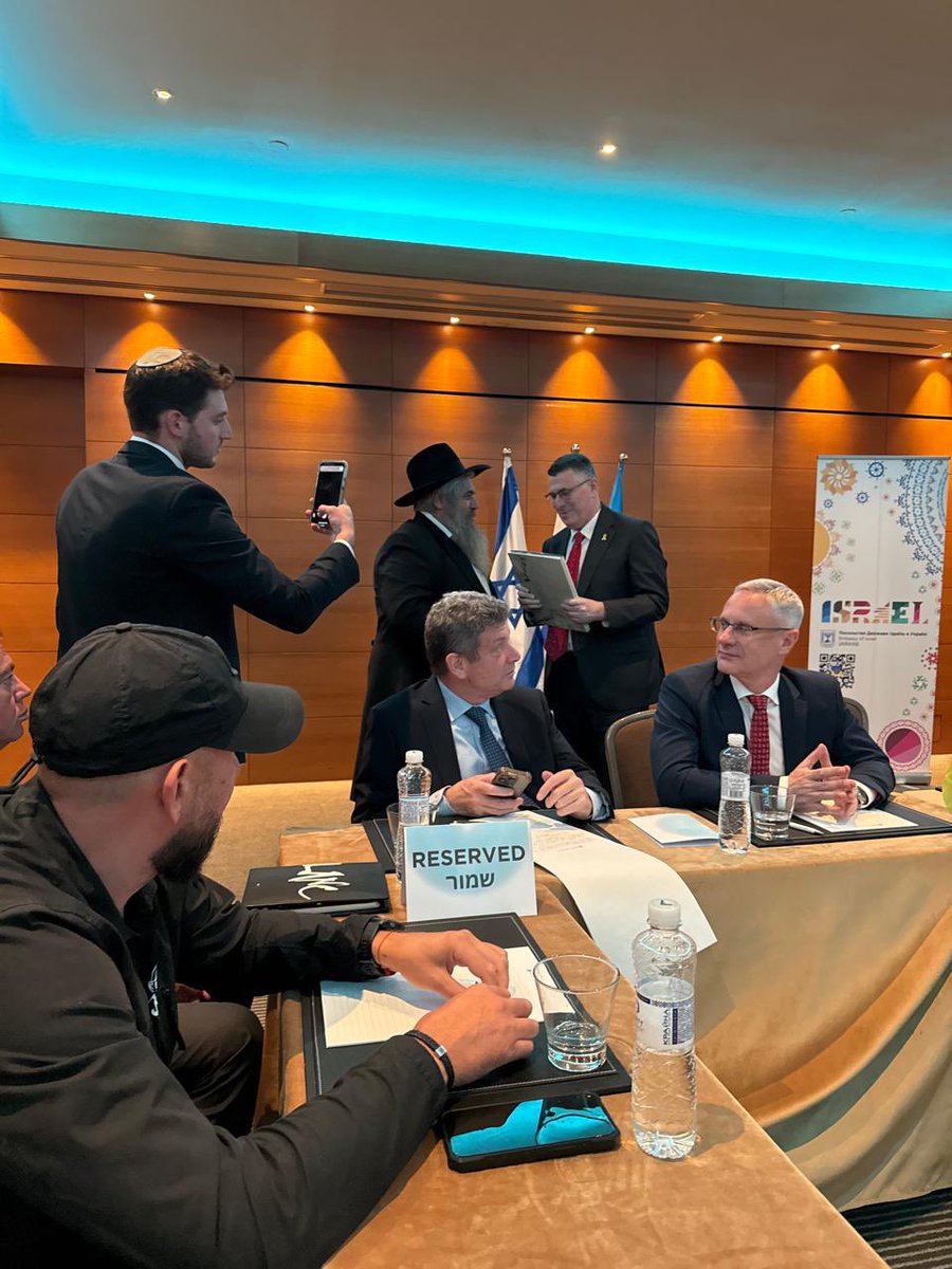 RabbiUkraine's tweet image. Today I had the honor of welcoming the Minister of Foreign Affairs of the State of Israel, Gedeon Saar, who arrived in Ukraine on a official visit
At a meeting with representatives of the Jewish community of Ukraine, I delivered an address in which I thanked the State of Israel…