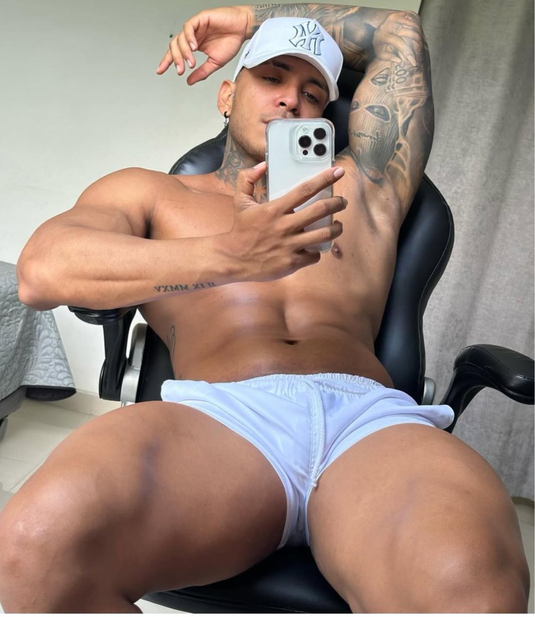 Rene2435S's tweet photo. Alguien quiere ver contenido de este DJ colombiano que está papasito @PornoGayPaisa https://t.co/sJX3s1S8Ip