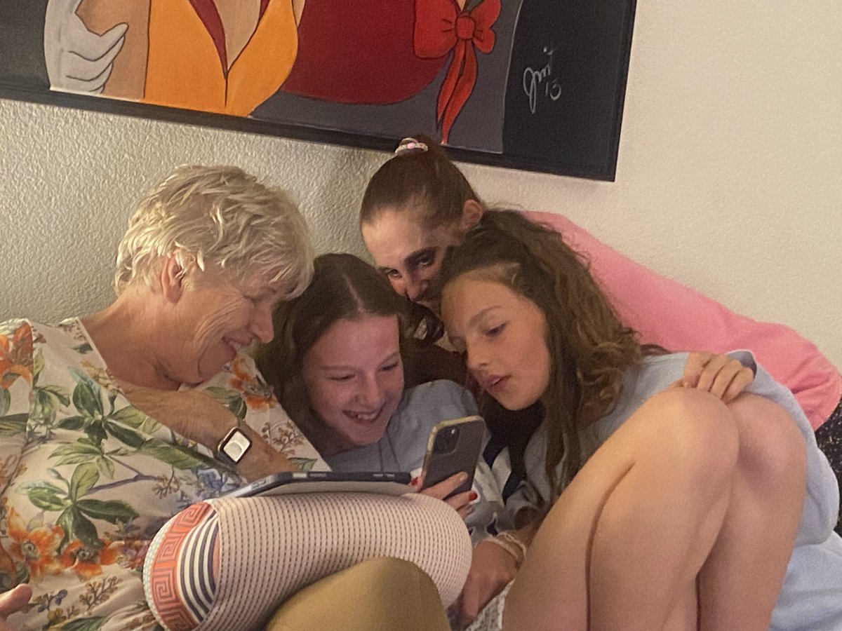 Vakantie in mooi Friesland. Gezin van onze dochter te logeren. Dochter, schoonzoon en kleindochters genieten.
En oma en opa ook. Wat een feest 😀