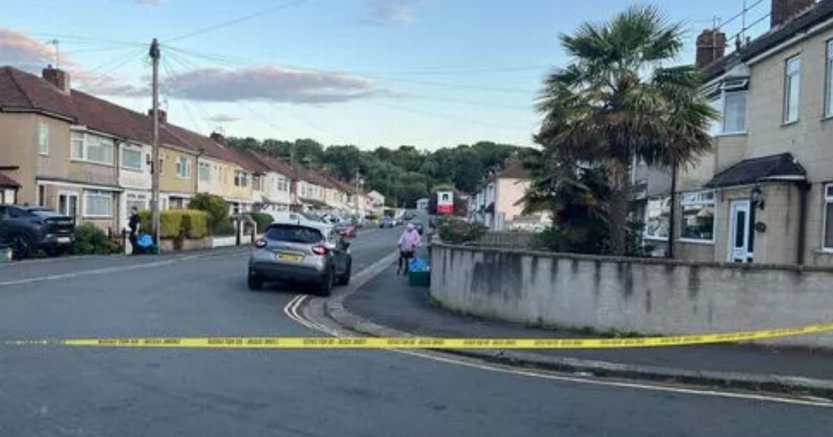 MirrorBreaking_'s tweet image. BREAKING Bomb squad and armed cops race to residential street as hundreds evacuated
mirror.co.uk/news/uk-news/b…