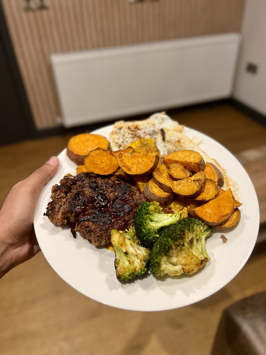 get2dachopra's tweet image. Get you someone who CAN’T do both
also honey on cooked beef is a game changer