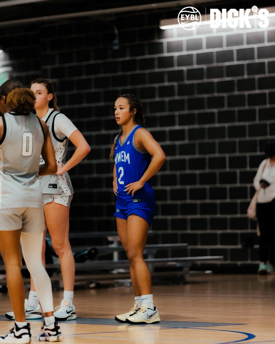 sage_miskel's tweet image. After 9 years AAU basketball has come to an end for me.
I started on an all boys team in Illinois playing in a Friday night league at the same gym that Midwest Elite practiced in. I remember my dad telling me how good the girls on that team were, and that if I worked hard…