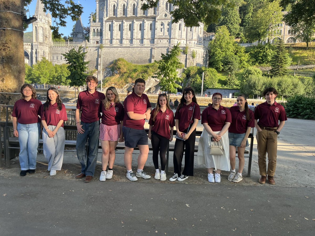 Coláiste Íosagáin tweet media