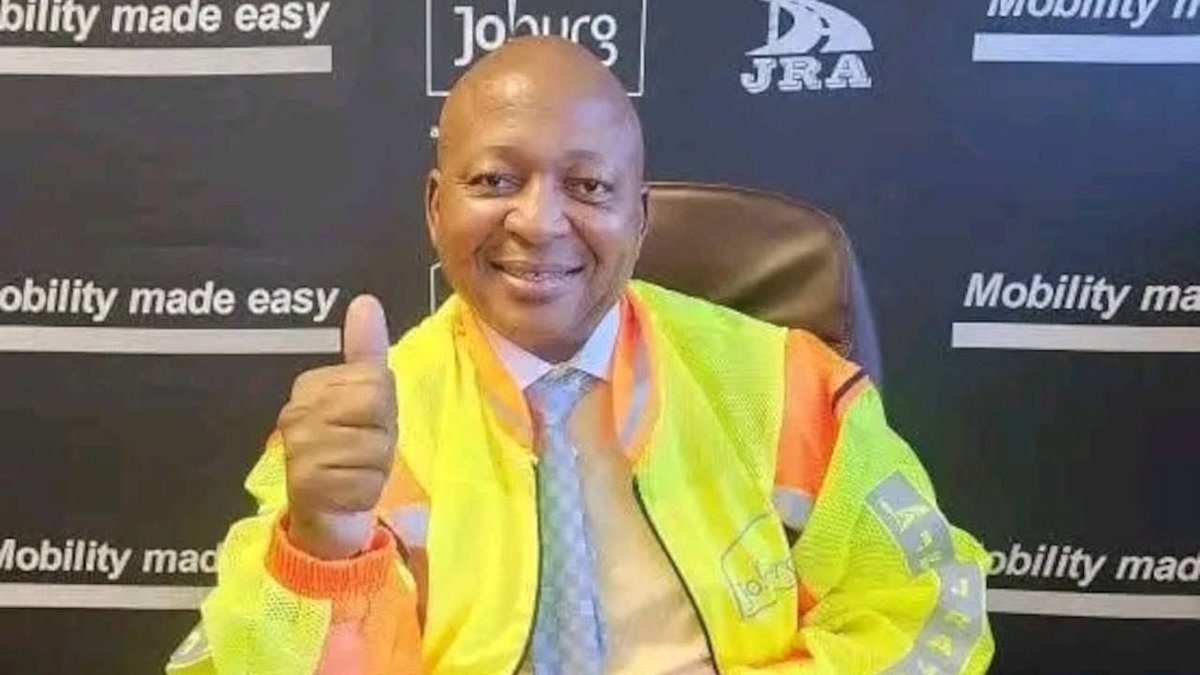 PrimeTimeNewsZA's tweet image. Patriotic Alliance Suspends Deputy President Over Presence at Murder Suspect's Home
Johannesburg - The Patriotic Alliance has suspended its deputy president, Kenny Kunene, after he was discovered at the residence of a man suspected in the 2022 murder of musician DJ Sumbody.…