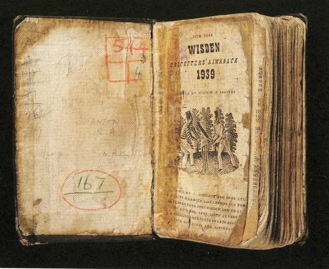 WG_RumblePants's tweet image. Possibly the most thumbed through Wisden in the history of all Widens.
But who did it belong to and who were the men who read it?
An uncle of mine got to hold it when he befriended its owner at Canterbury. Wish I had.