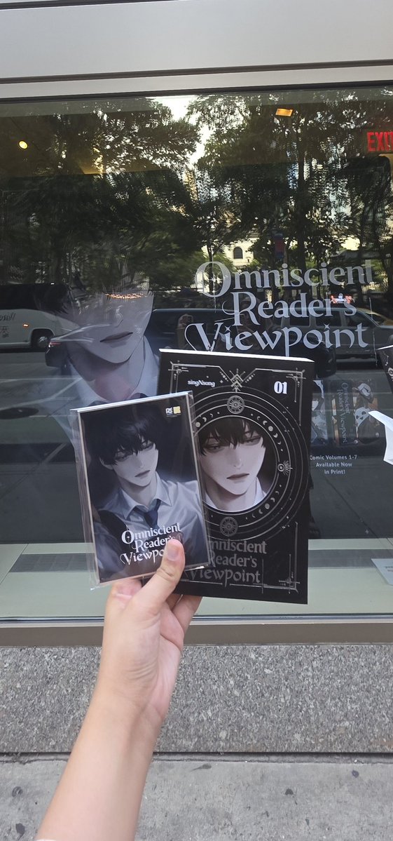 dokjajoonghyuk's tweet image. got my kino copy thank you @KinokuniyaUSA @izepress!!!! The shikishi is EVERYTHING 😋😋😋😋