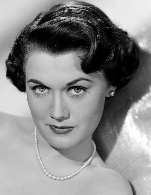 ClassicMovieHub's tweet image. Born Today, July 22, in 1929, Marcia Henderson - Over 50 film/TV roles incl All I Desire, Thunder Bay, The Glass Web, Naked Alibi, Canyon River, The Wayward Girl... #botd
Fun Fact: Made her Broadway debut as Wendy in the 1950 musical version of Peter Pan starring Jean Arthur...