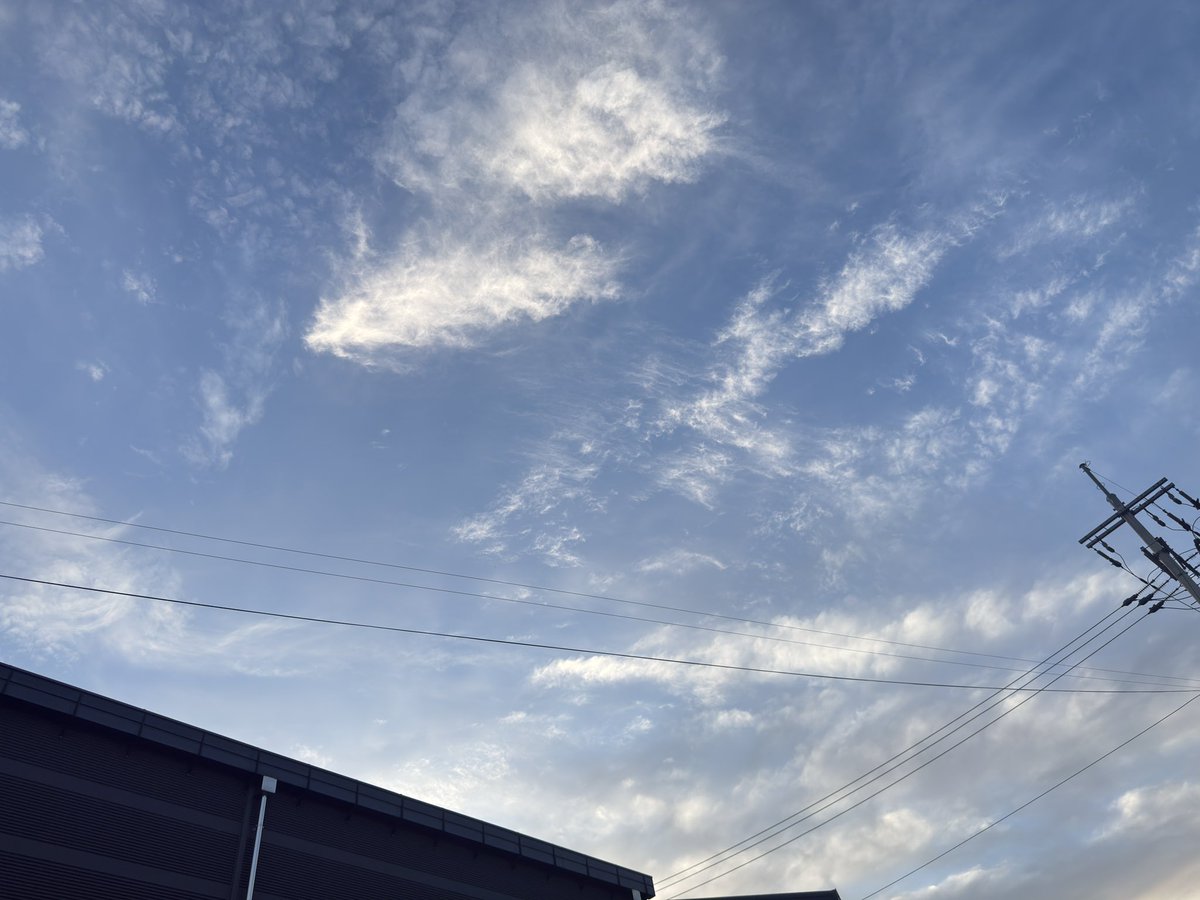 나도 지금 종료~.~ 사진 보내준거 보고 나도 이 시간에 하늘 보니까 하늘이 예쁘긴 하네 고생했어! 
#릴리의버블모험 #해원이를_원해 #설유니거품퐁퐁 #배블왔솔 #이거봐쮸 #진규왔또잉뛰잉