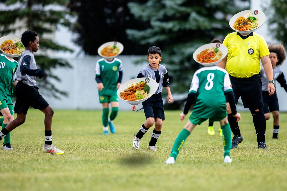 freeplayforkids's tweet image. Only one thing on their mind for post-game dinner!
๐ @oodle_noodle ๐