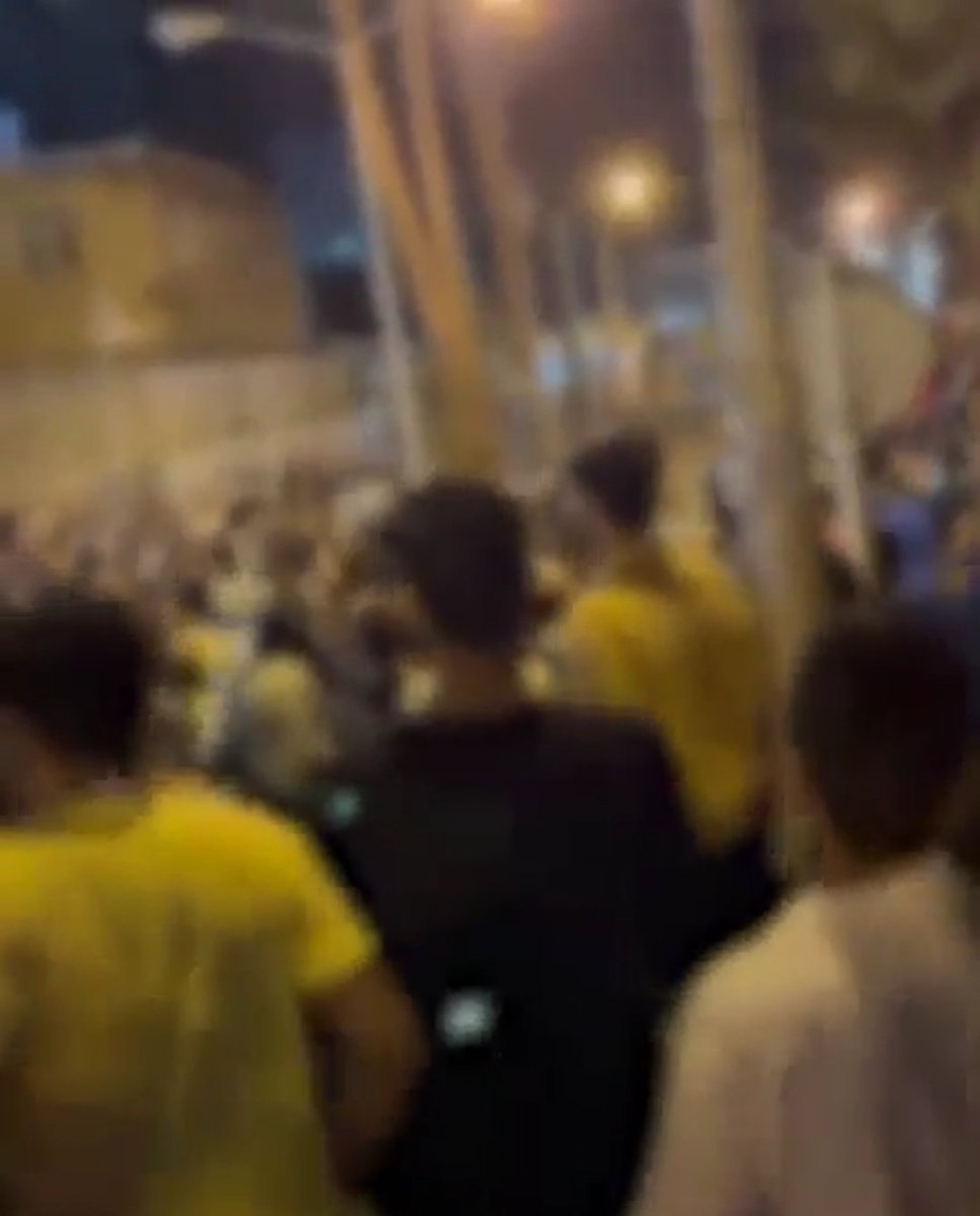 KarmelMelamed's tweet image. دوستان روزنامهنگار من که در واشنگتن کار میکنند به من میگویند که مقامات دولت ترامپ همین الان از نزدیک اقدامات هموطنانمان را که در #سبزوار اعتراض میکنند، زیر نظر دارند.
همه چشمها به شما در ایران است. متوقف نشوید!