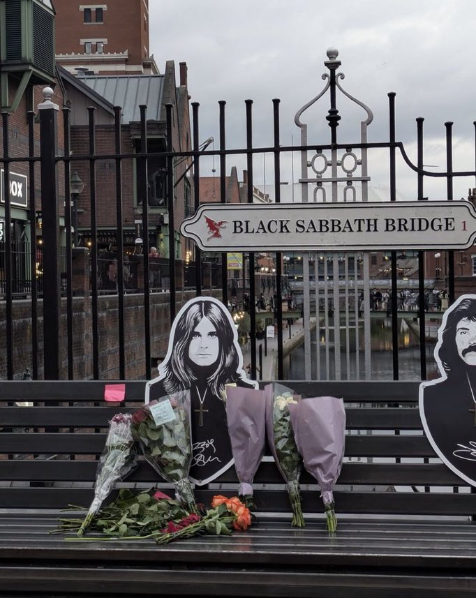 Birmingham halkı Karanlıklar Prensi'ne veda ediyor.