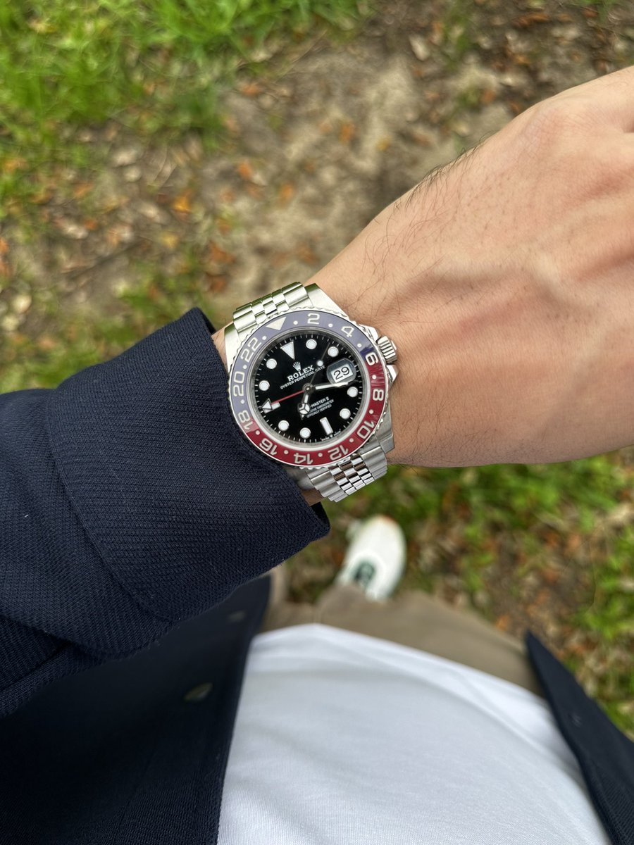 Gm Gm! 

If you could only pick a watch forever, which watch would that be?

I’m slowly becoming Watch Maximalist instead of LST Maximalist 😂 lmao