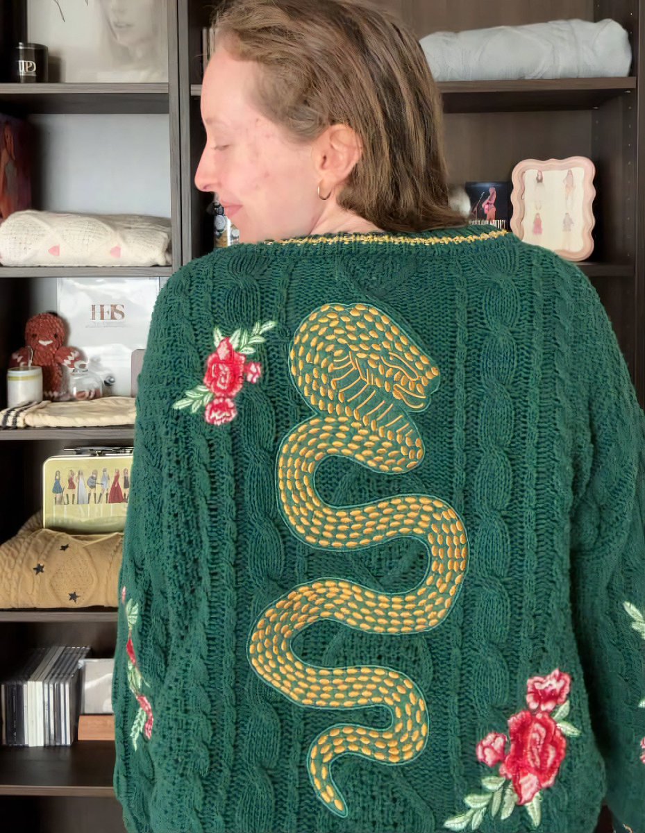 Rachel in her Reputation era 🖤🐍 Wearing our bestseller Rep: Year of the Snake in size M — and serving everything.

Get yours now exclusively at The Cardigan Department 🖤
thecardigandepartment.com