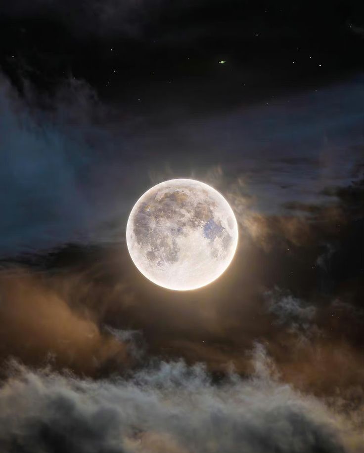elemmiressoul's tweet photo. moon-lover. https://t.co/Cm0ECI4JDM