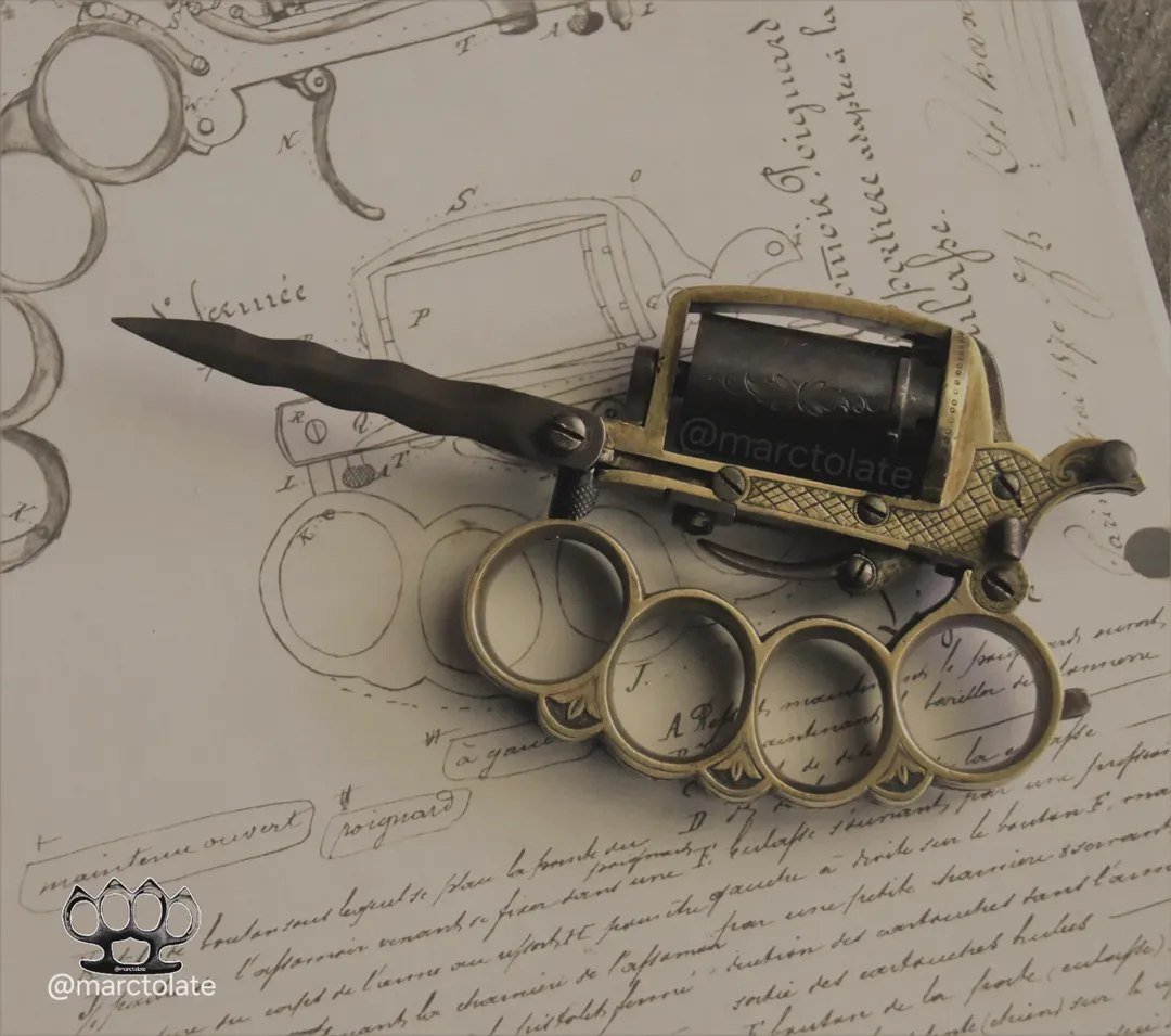 UltraDane's tweet image. Engraved Dolne knuckleduster revolver next to a copy of the original patent file for this weapon.
Patent is dated 18th may / 30th June 1870 by Joseph Delhaxhe.
Knuckle duster revolvers were sold by Frenchman Louis Dolne in the 1870s and combine a pinfire pepperbox style…