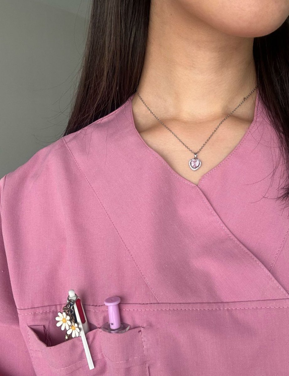 I'm just a Girl 🩷🌺🪐🎀🩰.